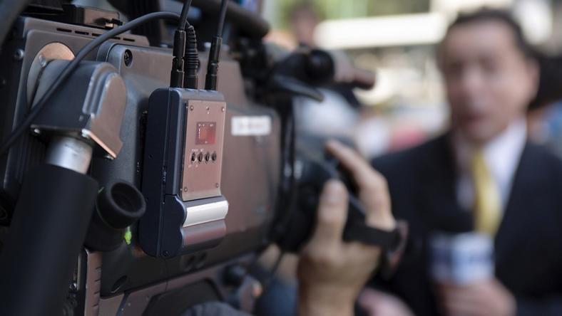 夹缝中的新闻人正在抛弃新闻业?